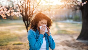Žena s proljetnom alergijom